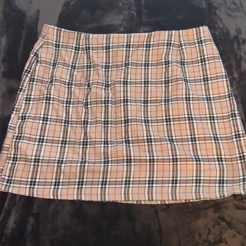 Nasty Gal Plaid skirt ... Tan, black and red ..Worn once